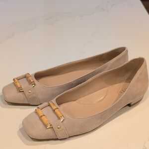 Elegant Talbots Sutton Bamboo Buckle Beige Suede Flats Size 8.5